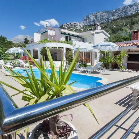 Family Friendly House With A Swimming Pool - 19796 Makarska