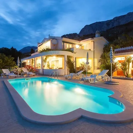 Family Friendly House With A Swimming Pool - 19796 *