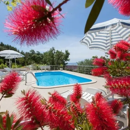 Family Friendly House With A Swimming Pool - 19796 *
