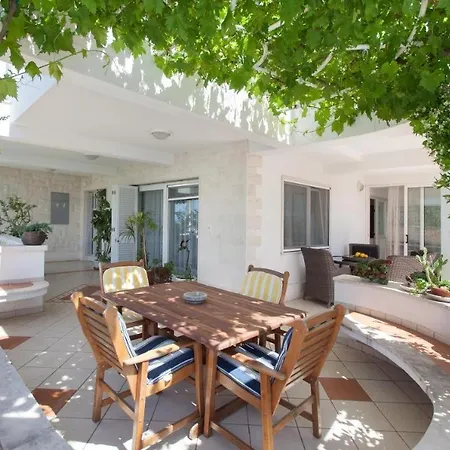 Family Friendly House With A Swimming Pool - 19796 Holiday home Makarska